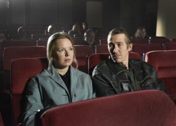 Alma Pöysti ja Jussi Vatanen Kuolleet lehdet -elokuvassa. Kuva: Malla Hukkanen/Sputnik