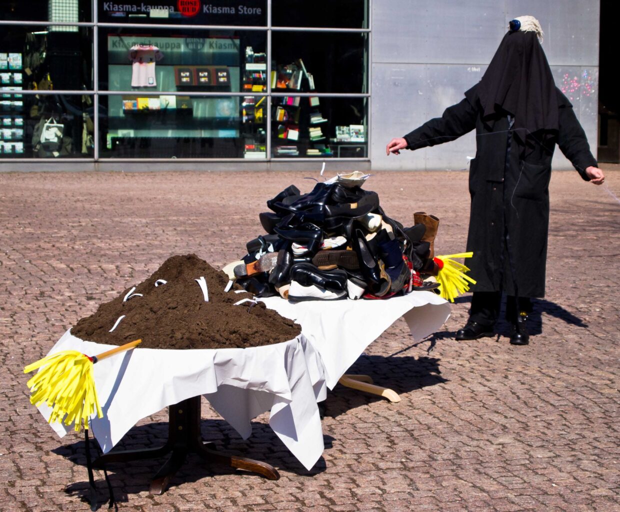 Alastair MacLennanin hyödytön performanssi tänään alkaneilla Là Bas -festivaaleilla.