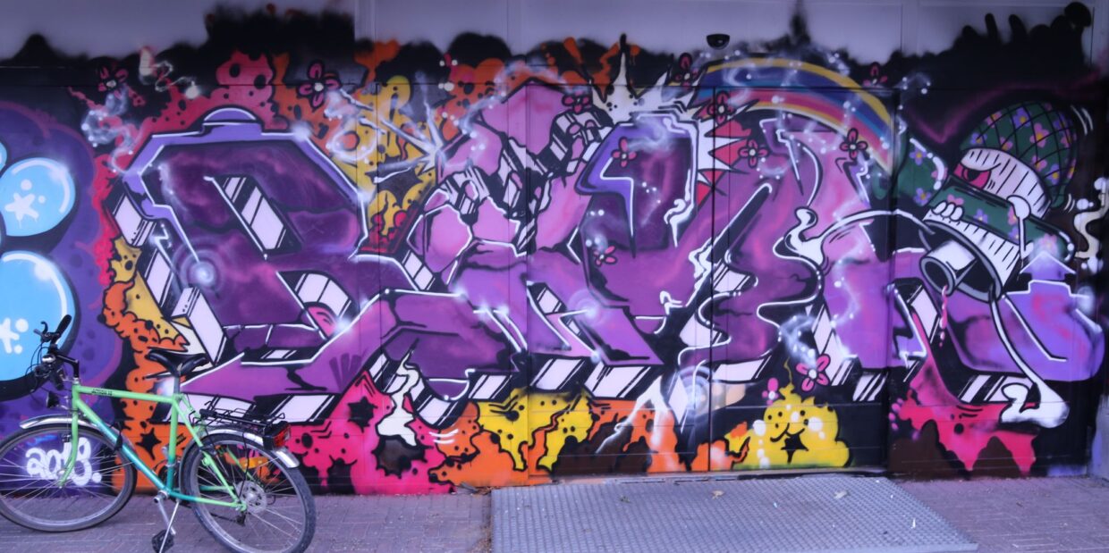 Taidetta purettavalla ostarilla. Laajasalon ostoskeskus