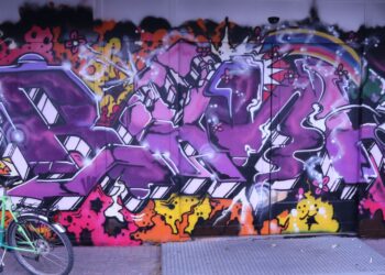 Taidetta purettavalla ostarilla. Laajasalon ostoskeskus