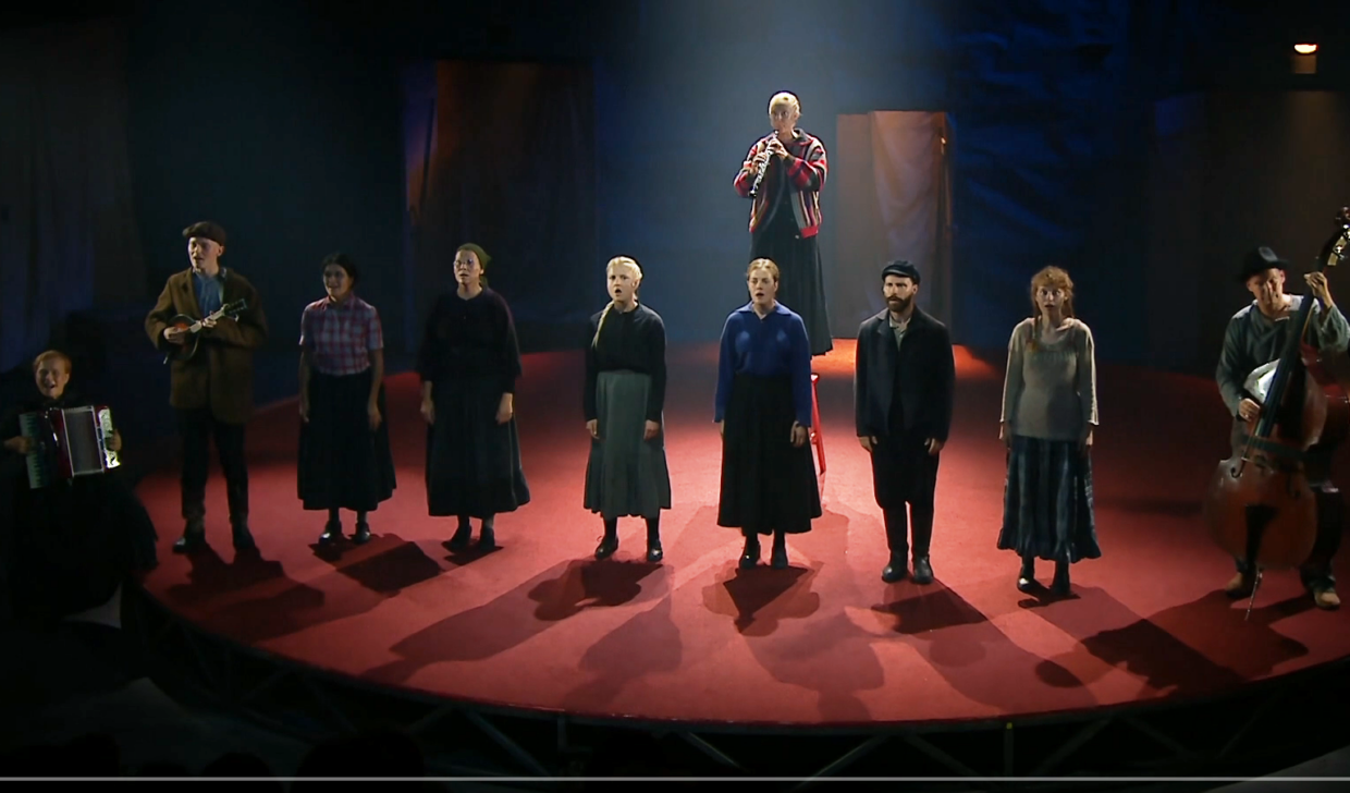 Anneli Kannon Veriruusut KOM-teatterissa Lauri Maijalan ohjauksena 2018: Kuva: Yle Areena