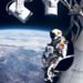 Yksi viimeisimmistä yhtenäiskulttuurispektaakkeleista: itävaltalainen Felix Baumgartner valmistautuu hyppäämään 29455 metristä. Kuva: Jay Nemeth/Red Bull Content Pool