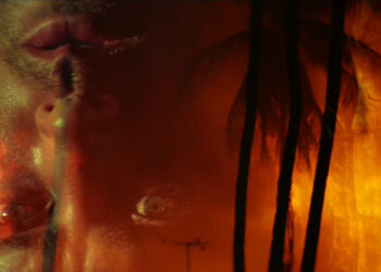 Martin Sheen Francis Ford Coppolan Ilmestyskirja. Nyt (1979) -klassikon alkukuvissa.