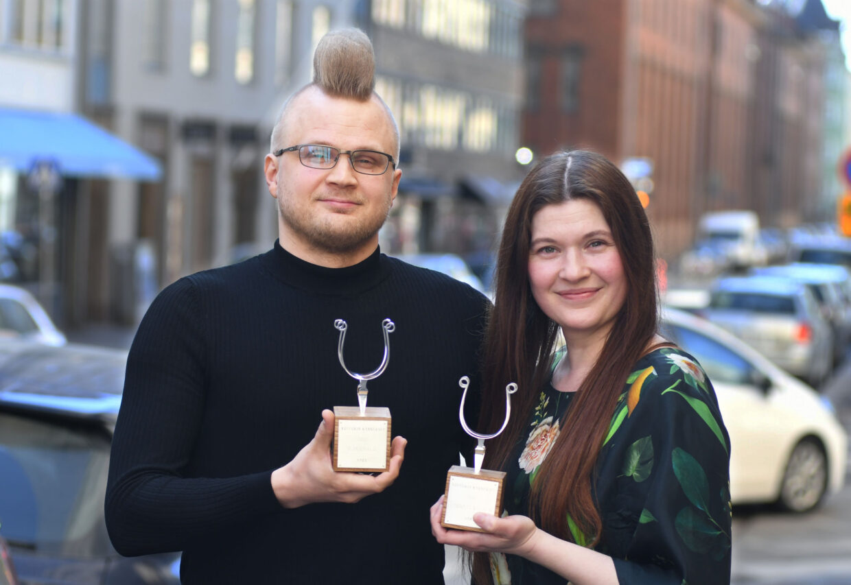 Kritiikin Kannuksilla palkitut käsikirjoittaja Ilja Rautsi ja ohjaaja Hanna Betgholm. Kuva: Jouni Viitala