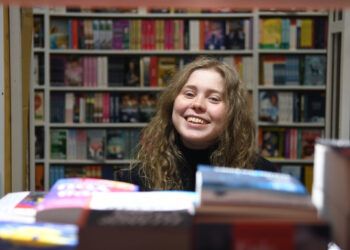 Vuoden 2024 Kritiikin Kannusten voittaja Elina Sallinen. Kuva: Jouni Viitala