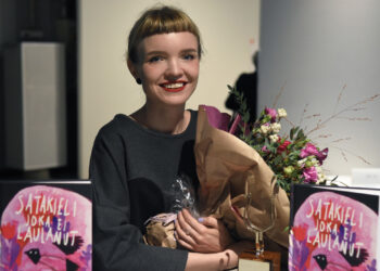 Vuoden 2020 Kritiikin Kannuksilla palkittu sarjakuvataiteilija Juliana Hyrri. Kuva: Jouni Viitala