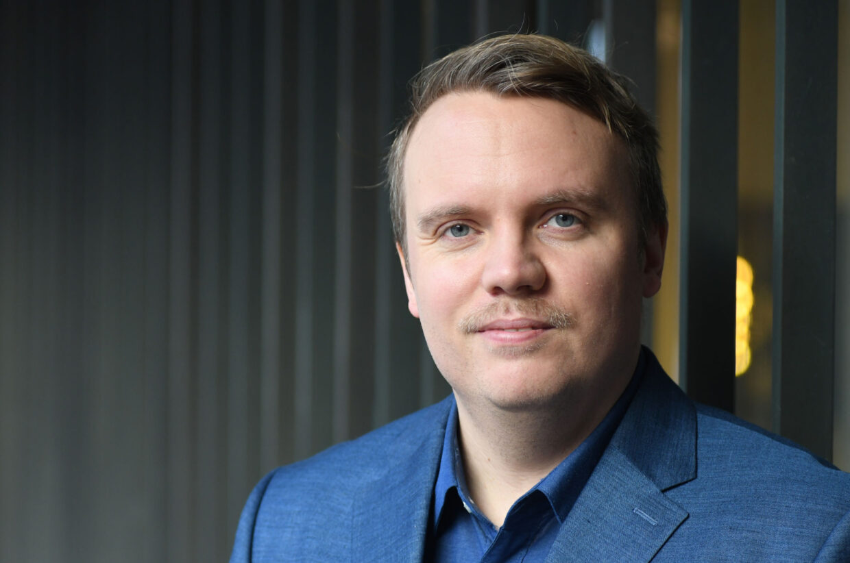 Suomen arvostelijain liiton puheenjohtajaksi 2022–2023 valittu kriitikko Vesa Rantama. Kuva: Jouni Viitala