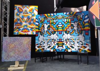 Alvar Gullichsenin teoksia "Psykedeelit ja luovuus kotimaisessa kuvataiteessa" -näyttelyssä. Kuva:  Martti-Tapio Kuuskoski