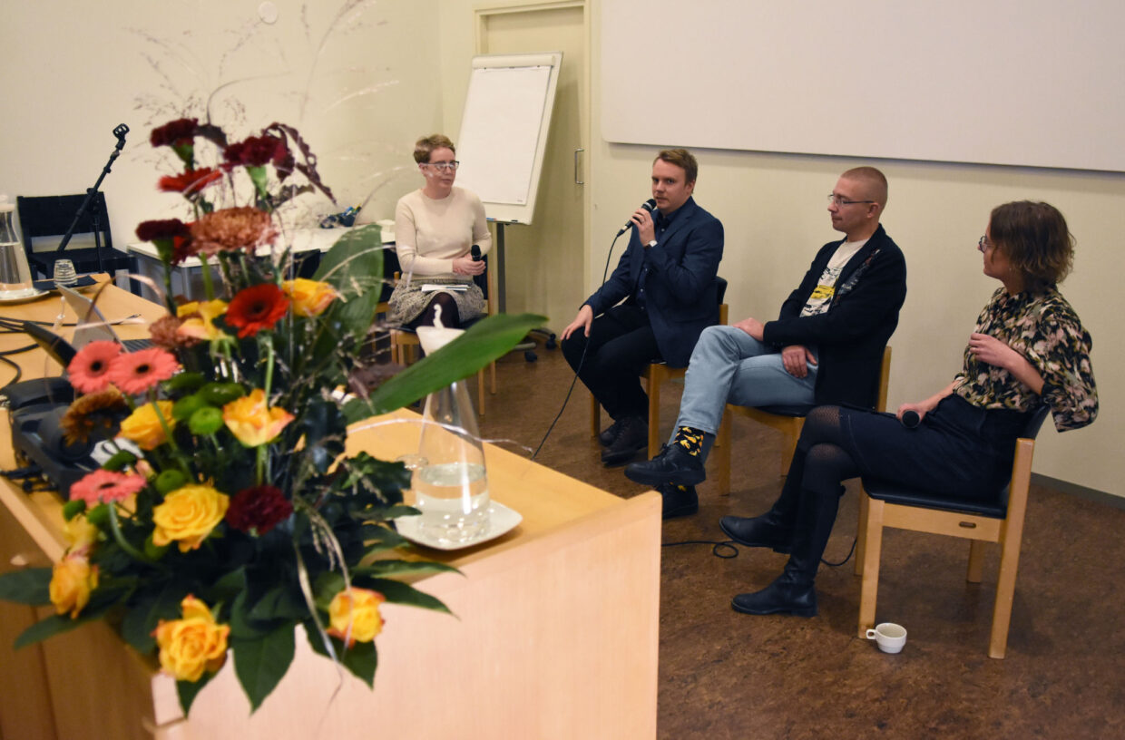 Tietokirjakritiikkiseminaarin esiintyjät Sanna Nyqvist