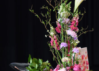 Kukkia SARVin kevätkokouksessa. Kuva: Jouni Viitala