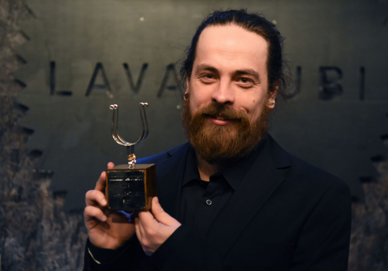 Kritiikin Kannuksilla 2019 palkittu dramaturgi Ilja Lehtinen. Kuva: Jouni Viitala