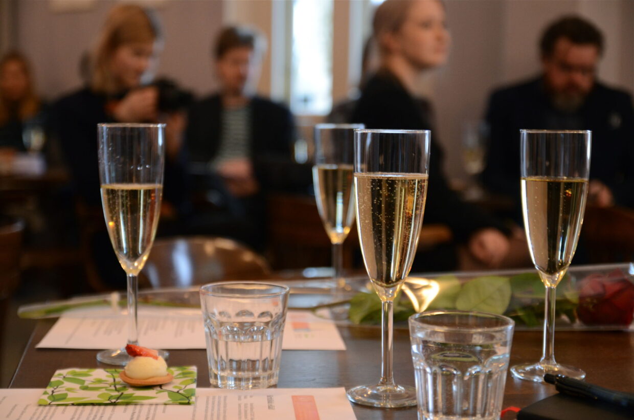 Kuvasatoa Kritiikin Uutisten verkkolehden julkkareista ja kriitikkobattlesta