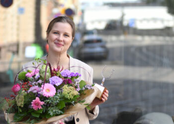 Kritiikin Kannuksilla 2021 palkittu kapellimestari Emilia Hoving. Kuva: Jouni Viitala