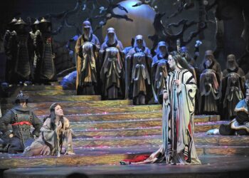 Giacomo Puccinin Turandot katsotaan nykyisin ongelmalliseksi sekä sisältönsä että esitystapansa mukaan. Kuva Florida Grand Operan esityksestä vuodelta 2010. Kuva: Gaston De Cardenas