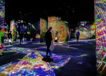 Yksisilmäisyydestä moniaistisuuteen – immersiivisen estetiikan uudet vaatteet