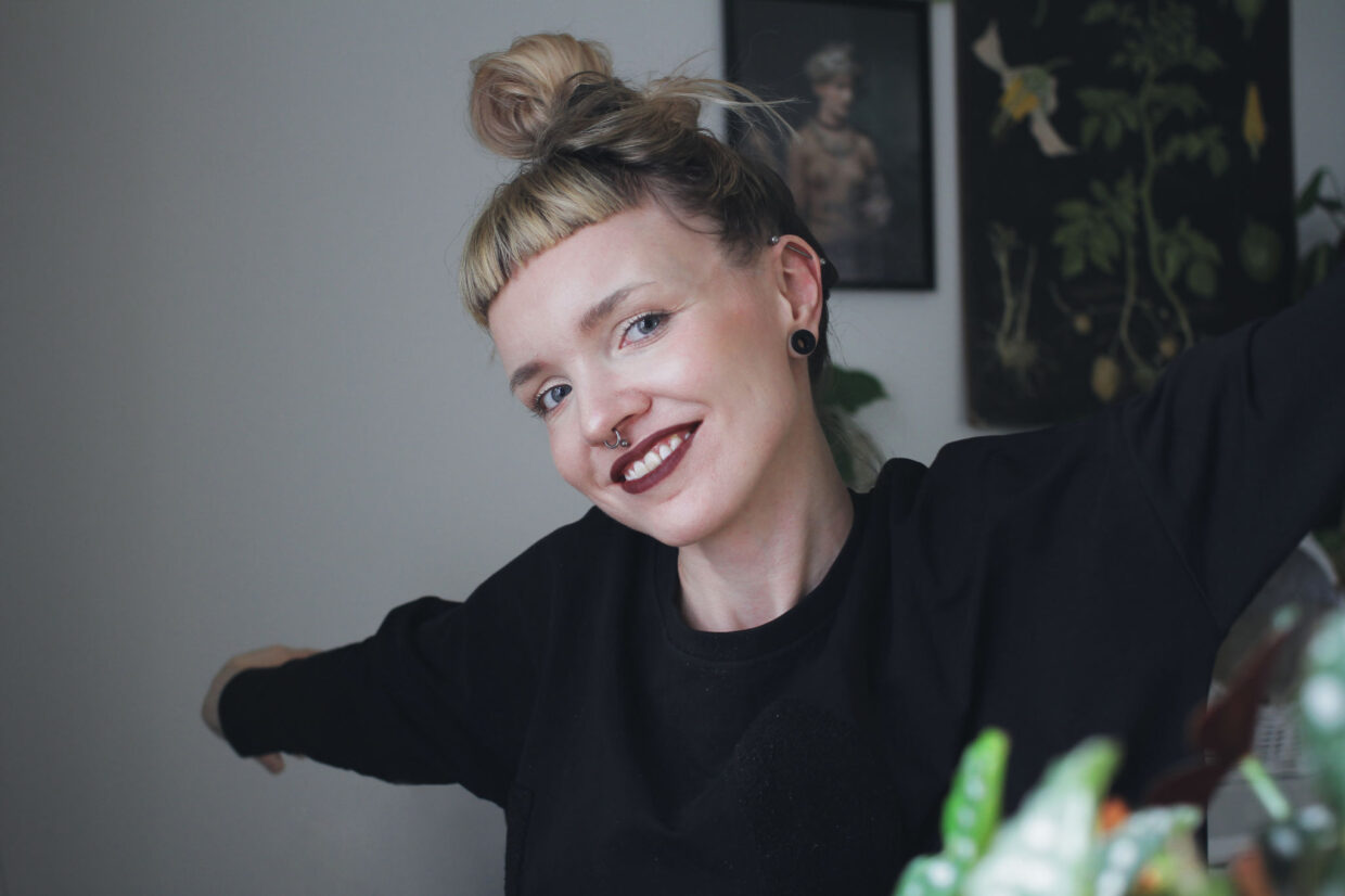 Kritiikin Kannukset -palkittu sarjakuvataiteilija Juliana Hyrri. Kuva: Juliana Hyrrin arkisto