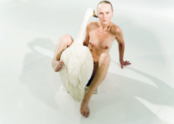 The Beast – a Book in an Orange Tent. Kuva: Sari Tervaniemi