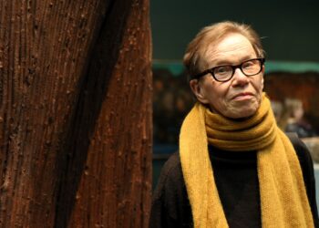 Marja-Terttu Kivirinta Ateneumin Ajan kysymys -kokoelmanäyttelyssä keväällä 2024