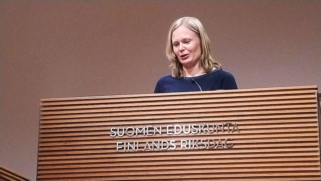 Hanna Kosonen kulttuuriministerin kyselytunnilla. Kuva: Martti-Tapio Kuuskoski