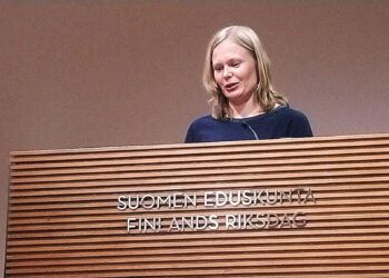 Hanna Kosonen kulttuuriministerin kyselytunnilla. Kuva: Martti-Tapio Kuuskoski