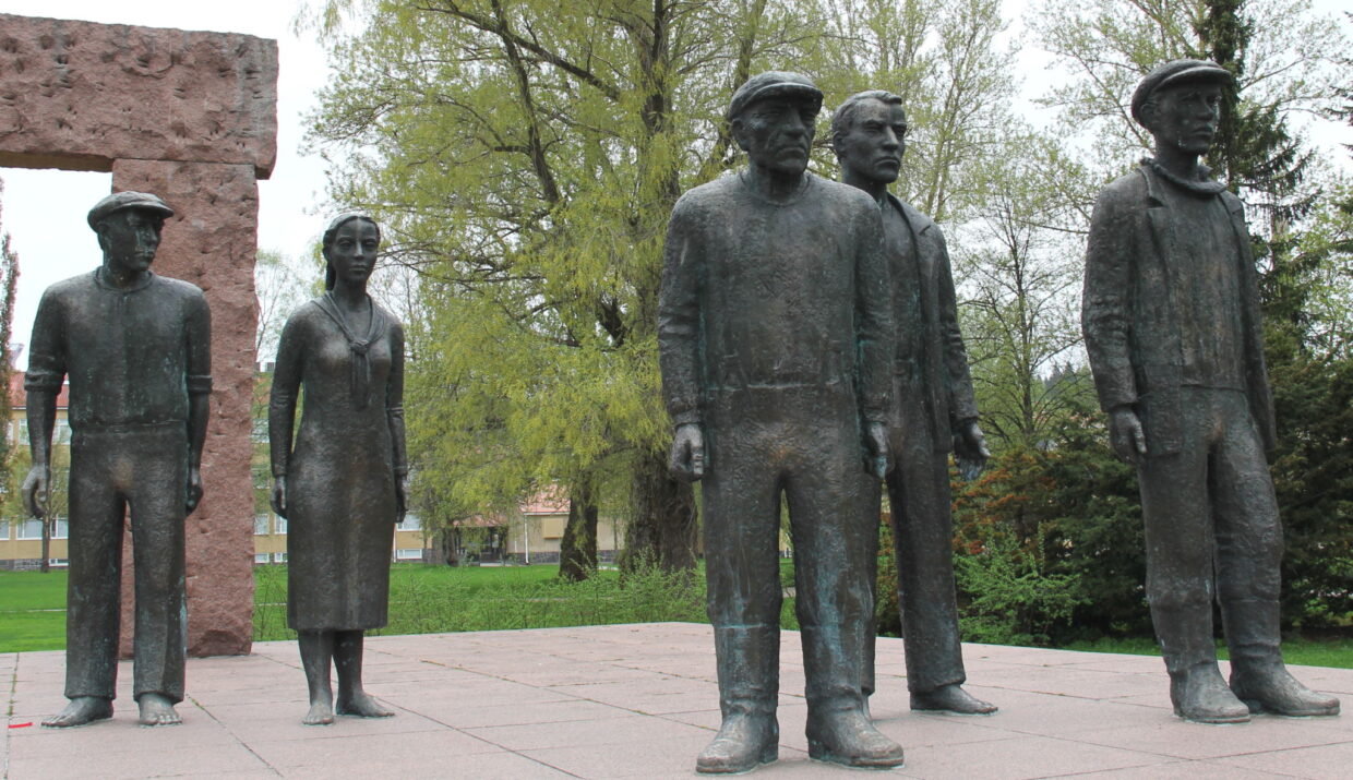 Erkki Kannosto: Punavankien muistomerkki (1978) Fellmaninpuistossa. Kuva: WIkipedia / CC