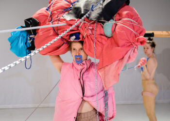 Sonja Jokiniemen Blab-esitys. Kuva: Tomas Uyttendaele