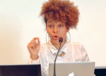 Koreografi ja tanssitaiteilija Sonya Lindfors. Kuva: Heikki Kastemaa