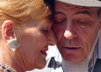 Kahden argentiinalaisen tangontanssijan syleily. Kuva: Wikipedia/Christian Aastrup