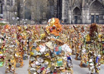 HA Schult: Trash people