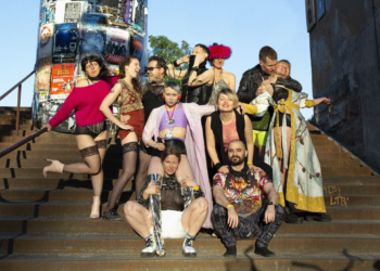 Wonderlust-festivaalia järjestää joukko taidealalla toimivia ja muita seksipositiivisuudesta kiinnostuneita ihmisiä. Tämän vuoden festivaalin takana ovat Anna Natt