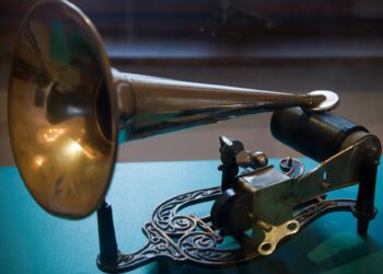 Edisonin fonografi. Kuva: Wikimedia Commons