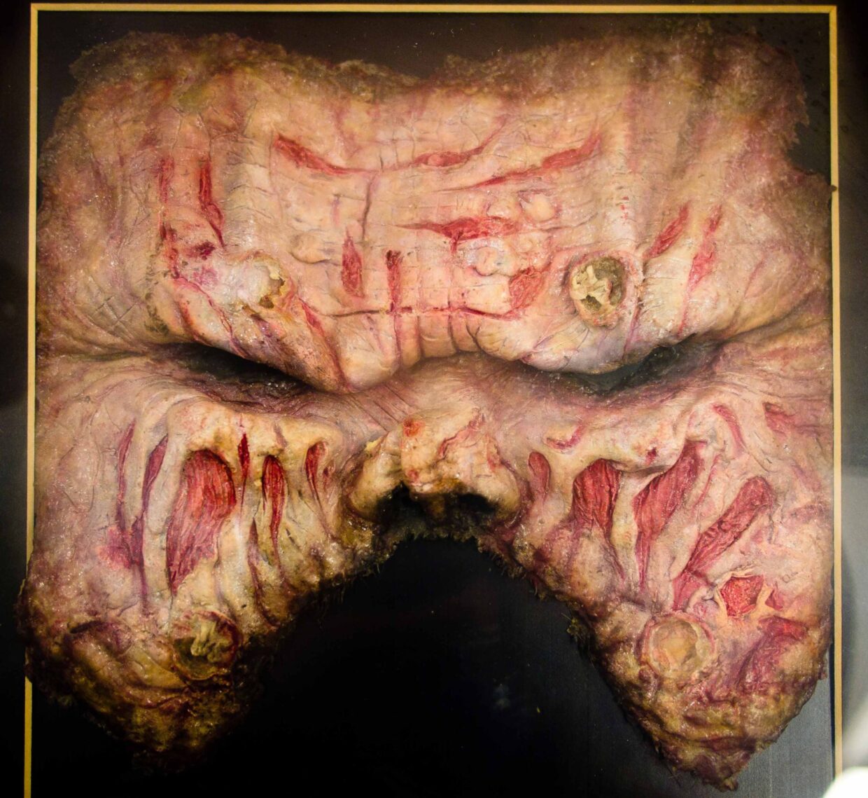 Voittonsa jälkeen Lordi myi naamansa Vesa Keskisen Kyläkaupalle.