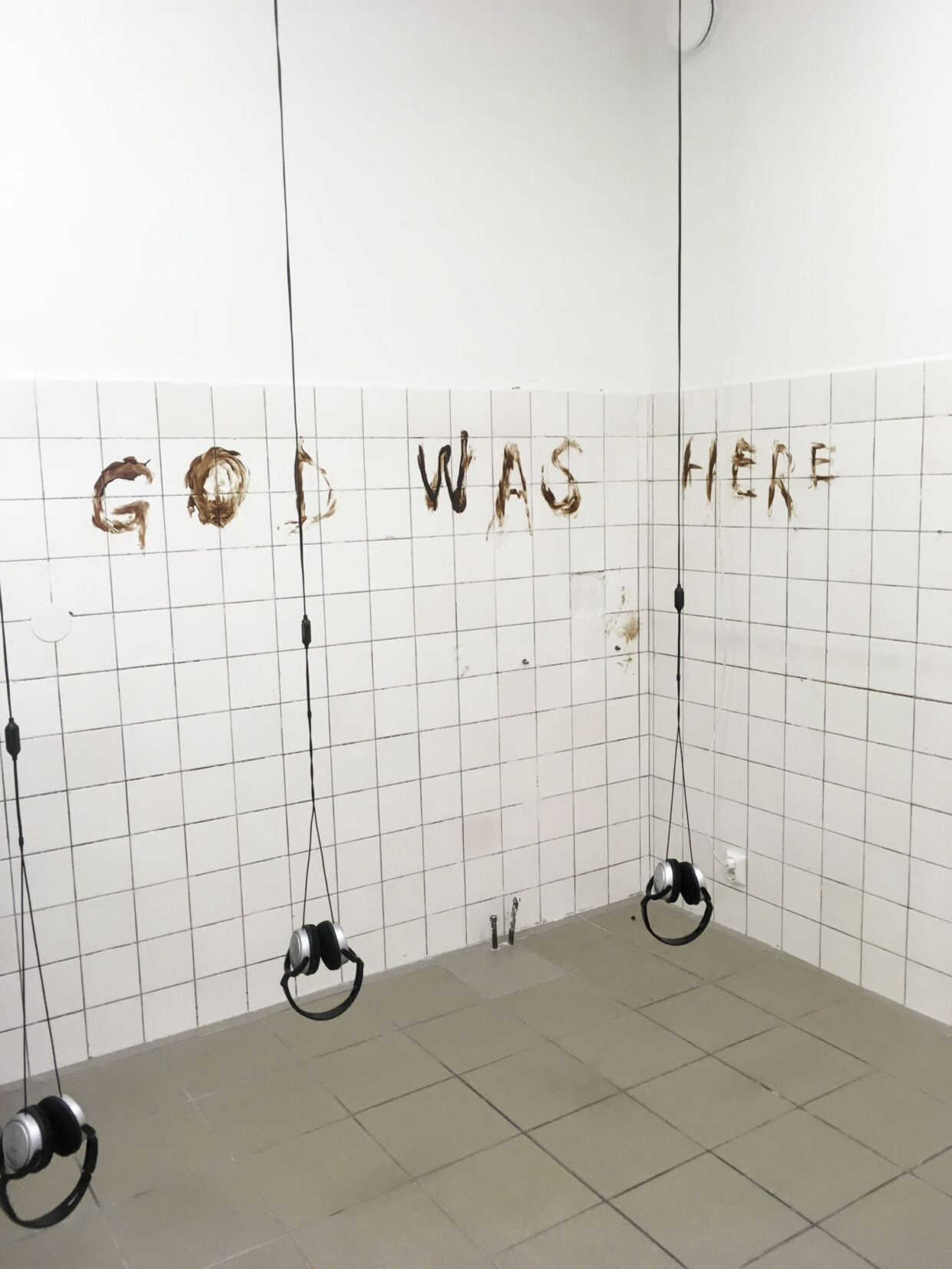 Sorbus-kollektiivin näyttely Life Is Going to Be Sad and Sexy at the Same Time