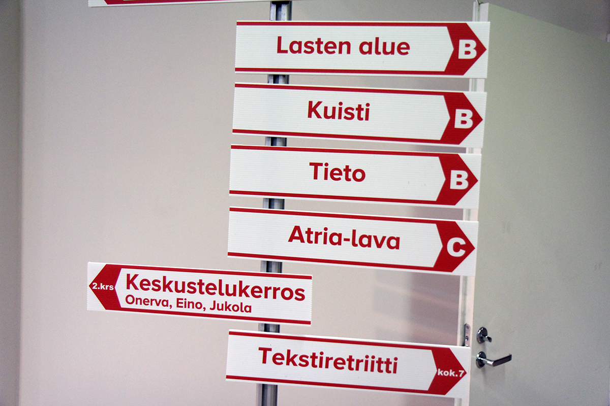 Kyltit. Kuva: Turun Kirjamessut