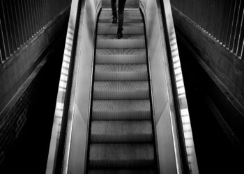 Mistä positiosta kriitikko kirjoittaa? Valta ja representaatio kritiikissä