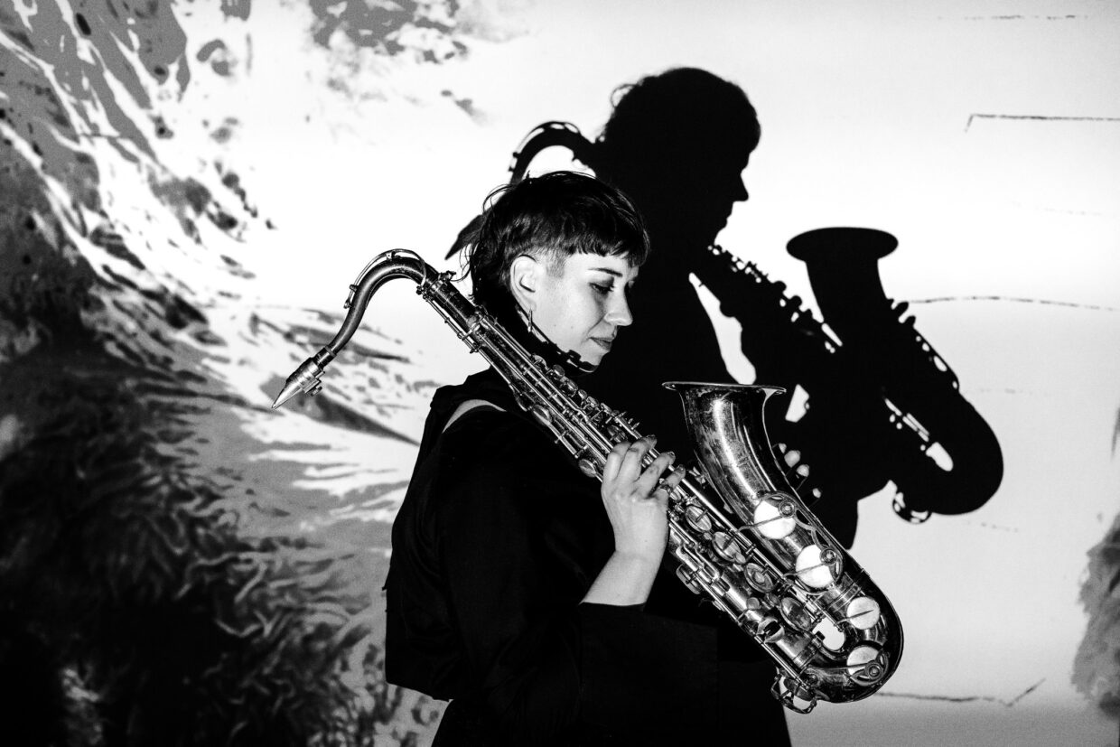 Vuoden 2025 Kritiikin Kannukset -palkinto saksofonisti, säveltäjä Heli Hartikaiselle