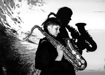 Vuoden 2025 Kritiikin Kannukset -palkinto saksofonisti, säveltäjä Heli Hartikaiselle