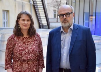 Vuoden 2025 J. A. Hollon palkinto Ulla Lempiselle ja Mikael Agricola -palkinto Martti Anhavalle