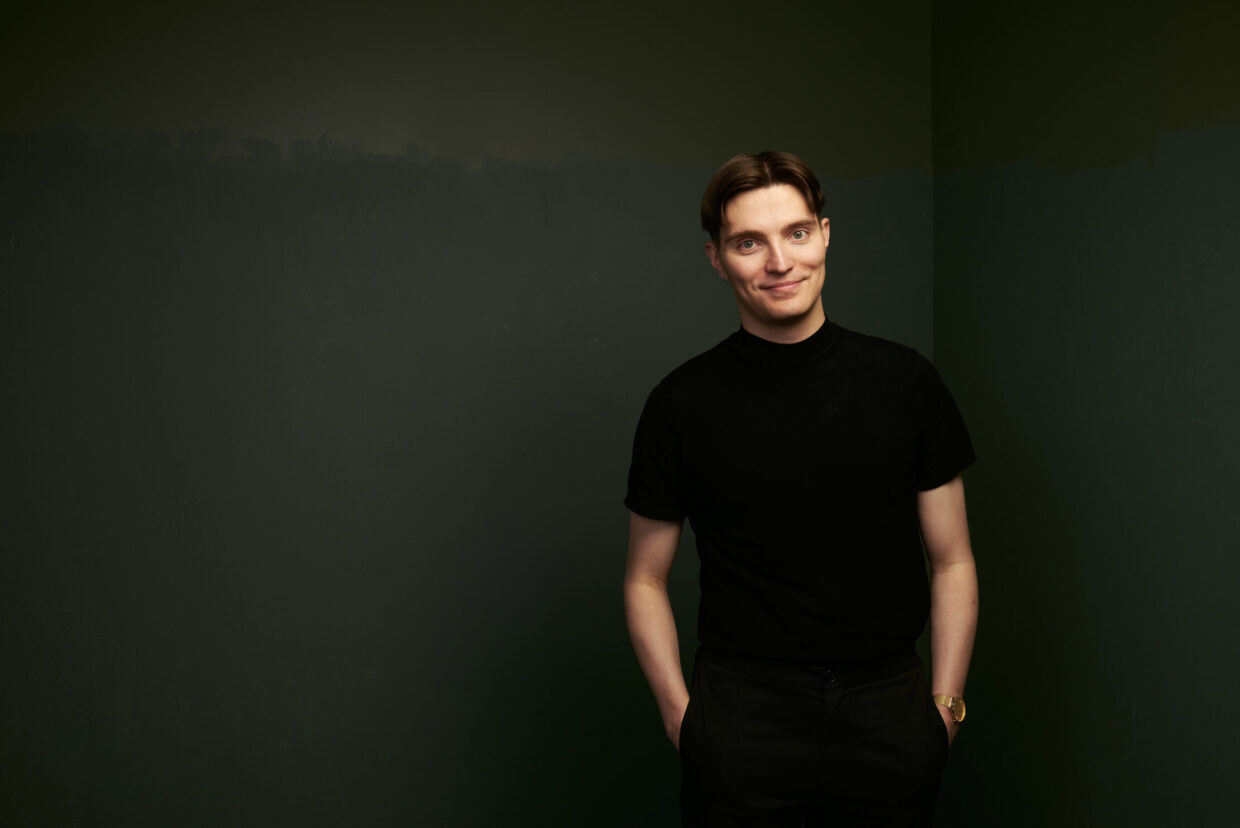 Vuoden 2026 Kritiikin Kannukset -palkinto dramaturgi Rasmus Arikalle